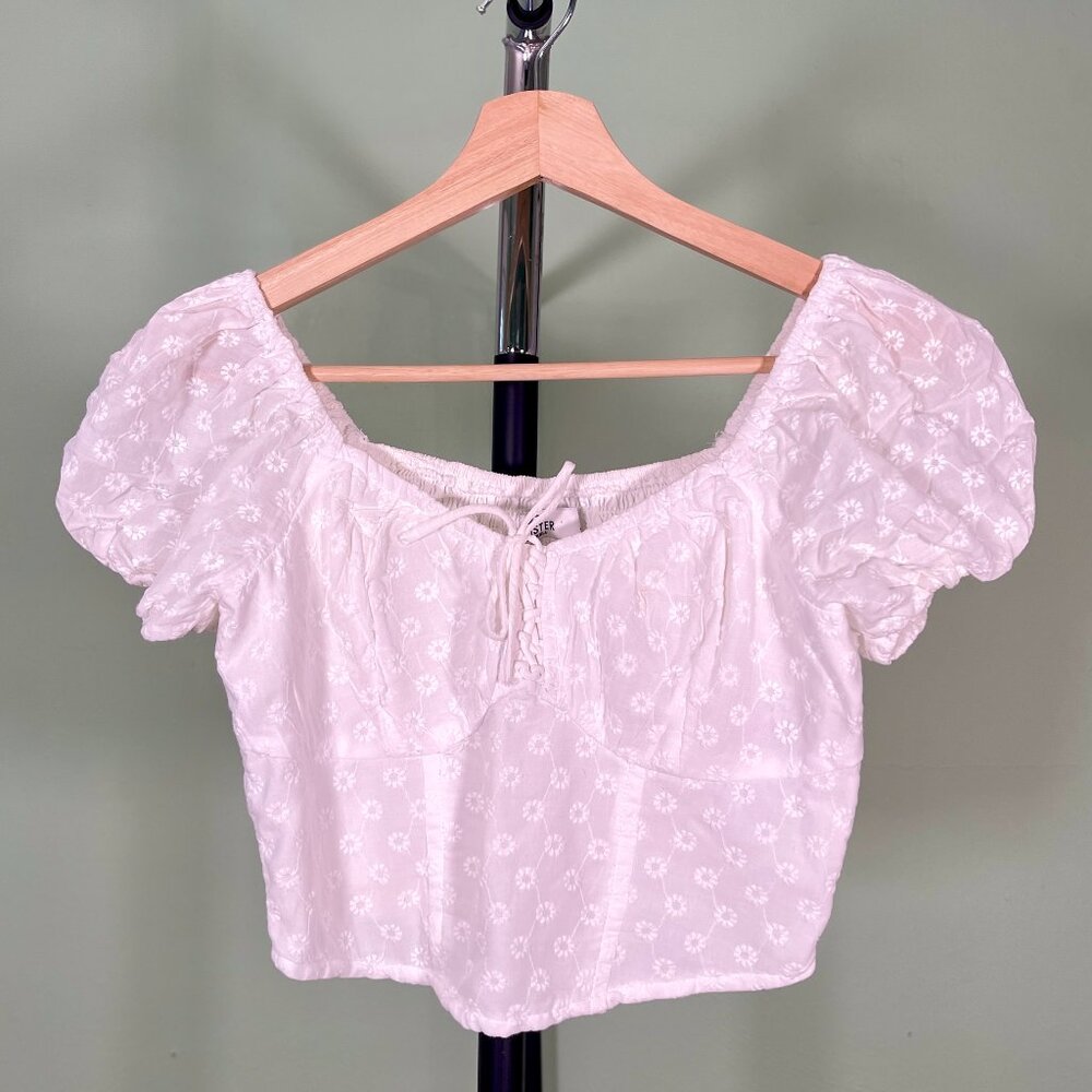 White Hollister Crop Top with Puffy Sleeves and Flowers - Women's Size S